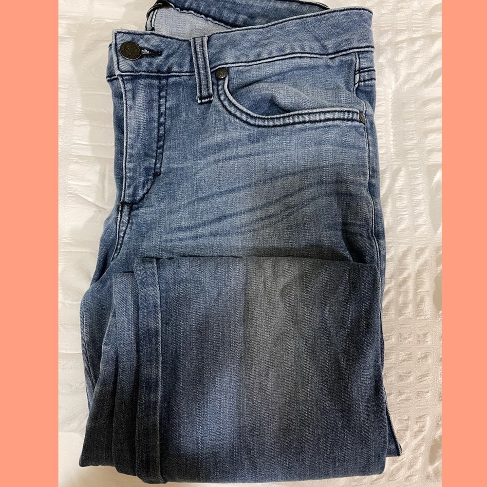 BEBE skinny jeans on ❗️SALE❗️